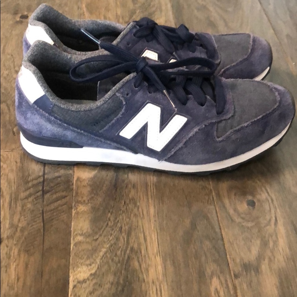 Worn once new balance navy sneakers!